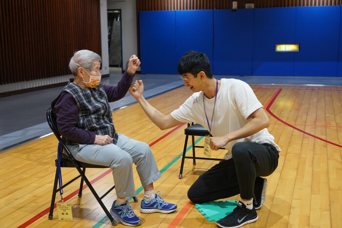 參與活躍老化運動學院的桌球教練—陳秋子